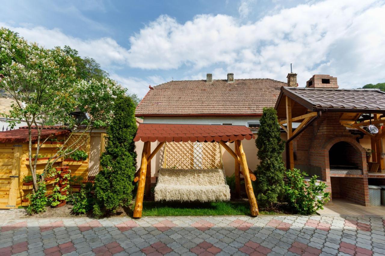Hotel Casa Dacică Rîşnov Exterior foto